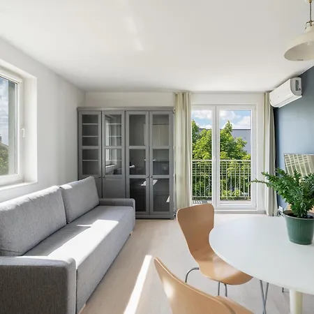 Treetop Near Mtp Lägenhet Poznań